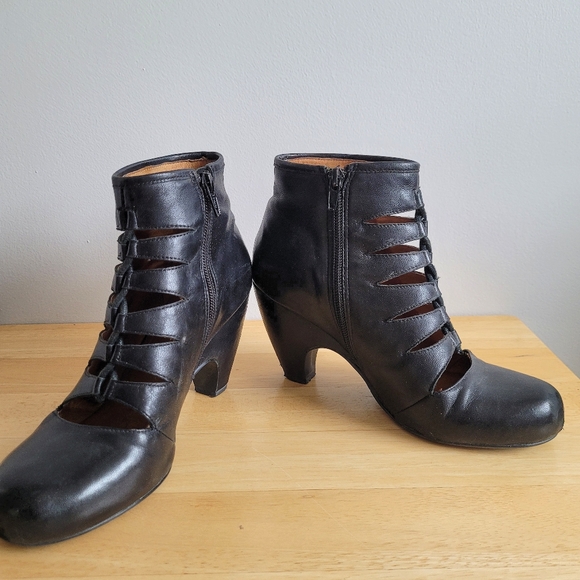 Miz Mooz THRONE Ankle Boots - Picture 3 of 5
